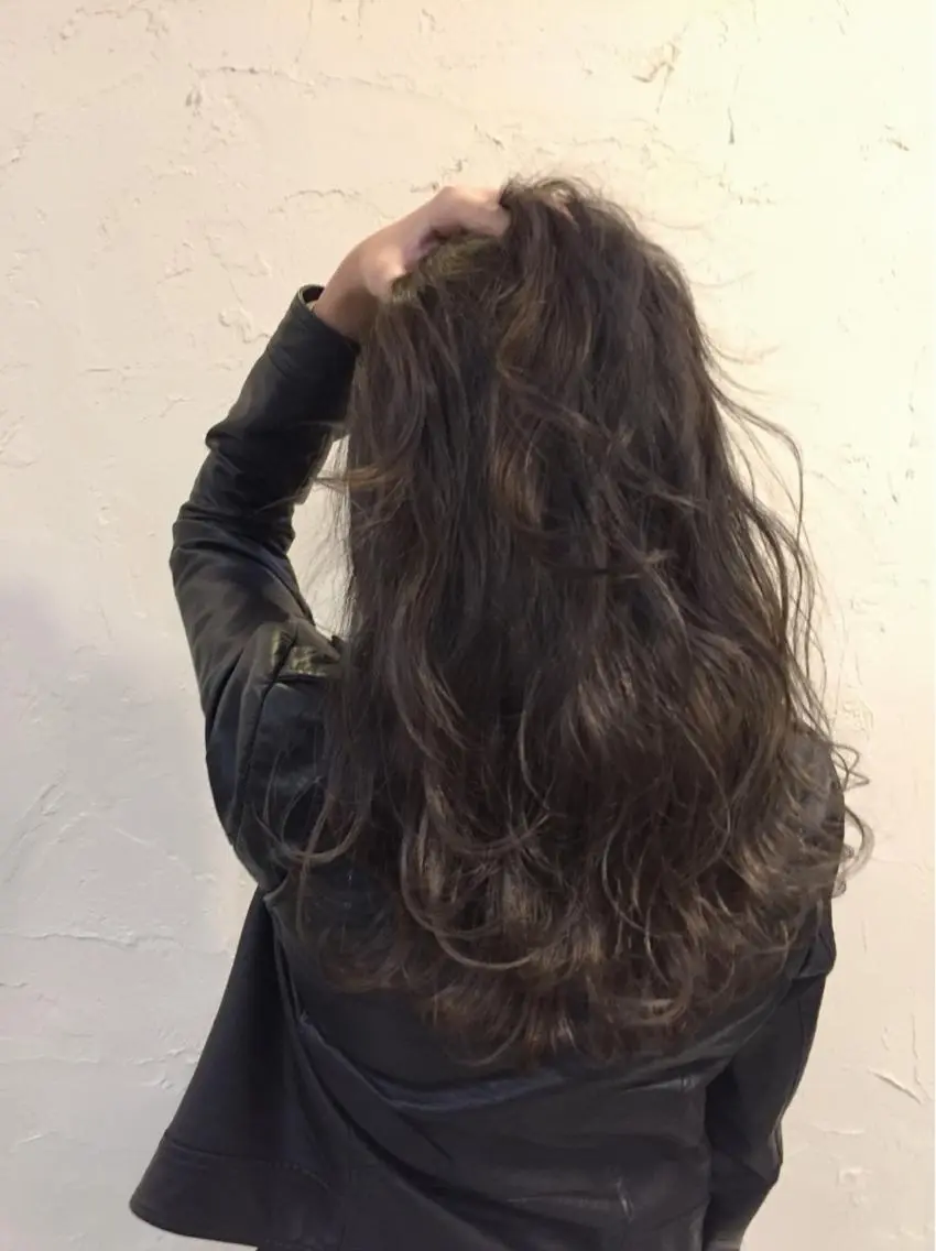 ロング カラー カット ヘアカラー 韓国レイヤー外国人風 透明感カラー髪質改善のヘアスタイル