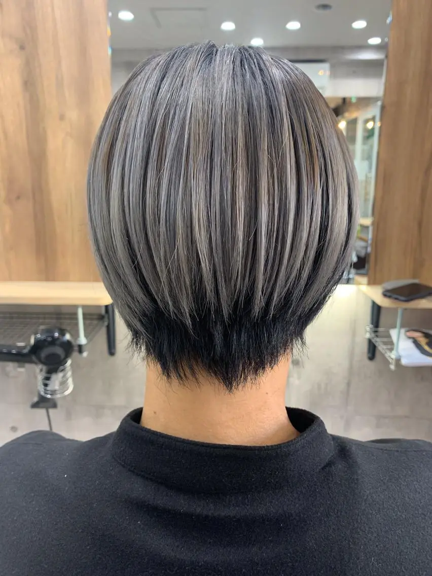 ショート カラー バレイヤージュ ブリーチ ケアブリーチ ダブルカラー イヤリングカラー ヘアカラー hair salon mementoのヘアスタイル