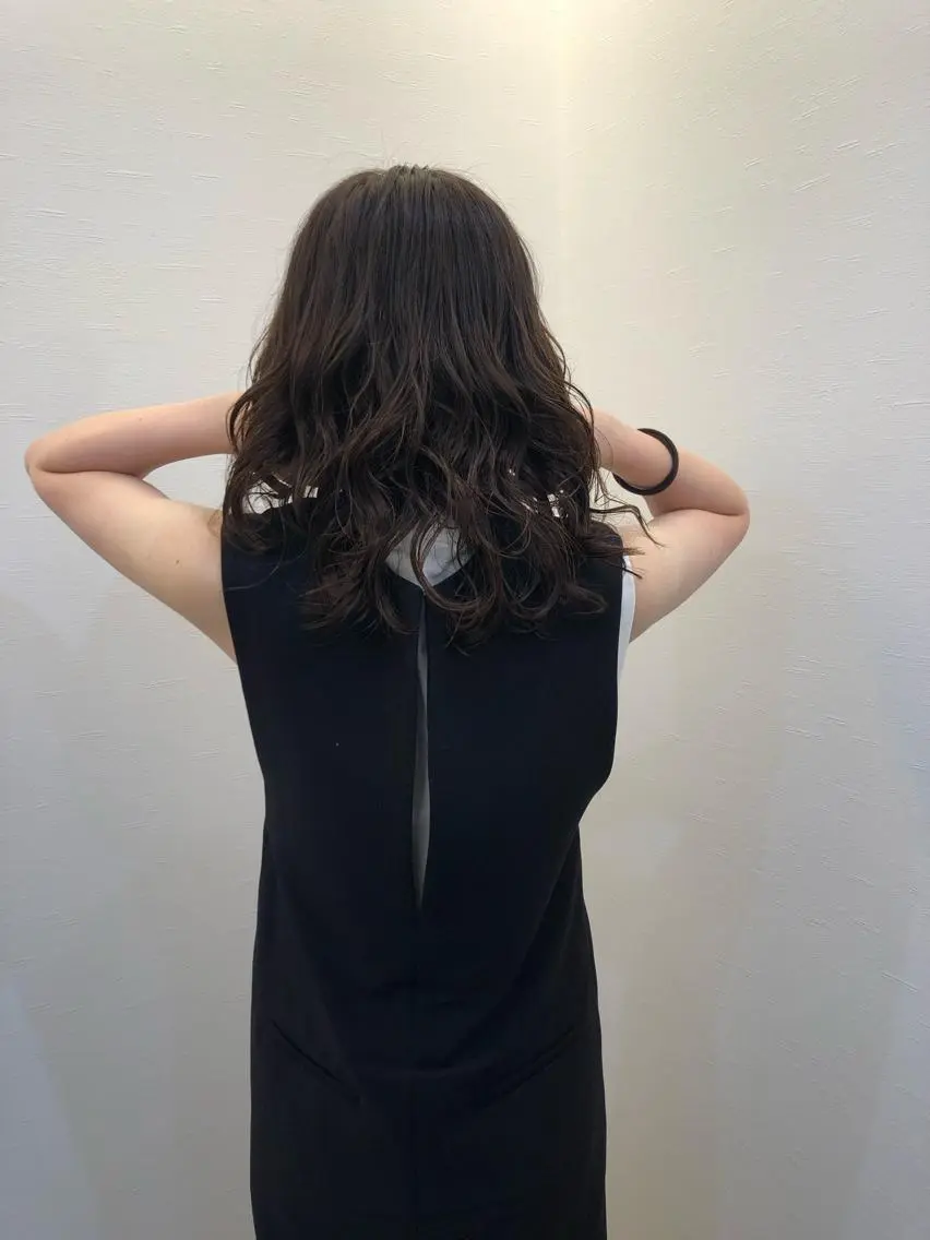 パーマ ツノガイ エリのヘアスタイル