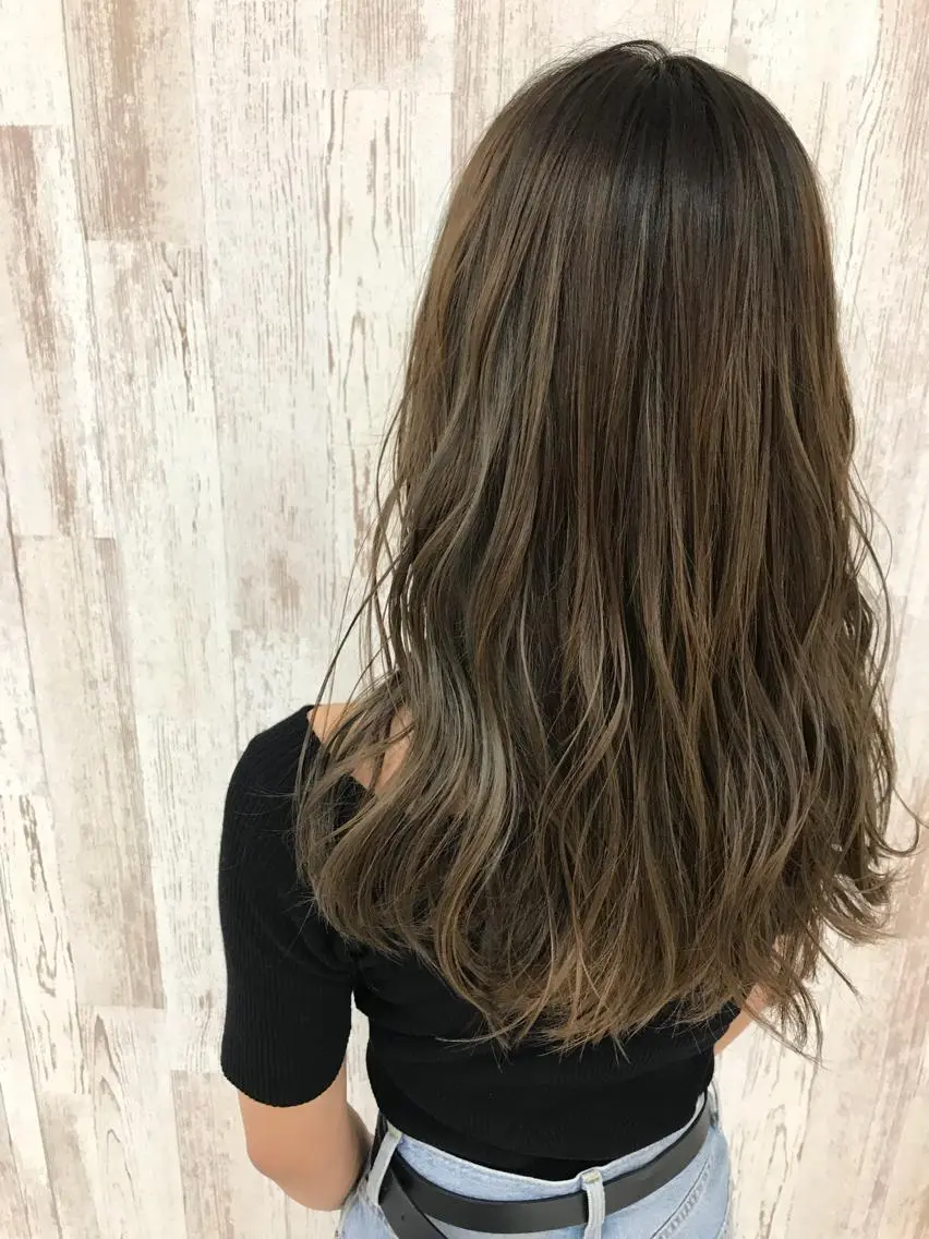 ロング カラー グレージュ ハイライトカラー 外国人風カラー ハイライト Oopsレイヤー 加藤澄都のヘアスタイル