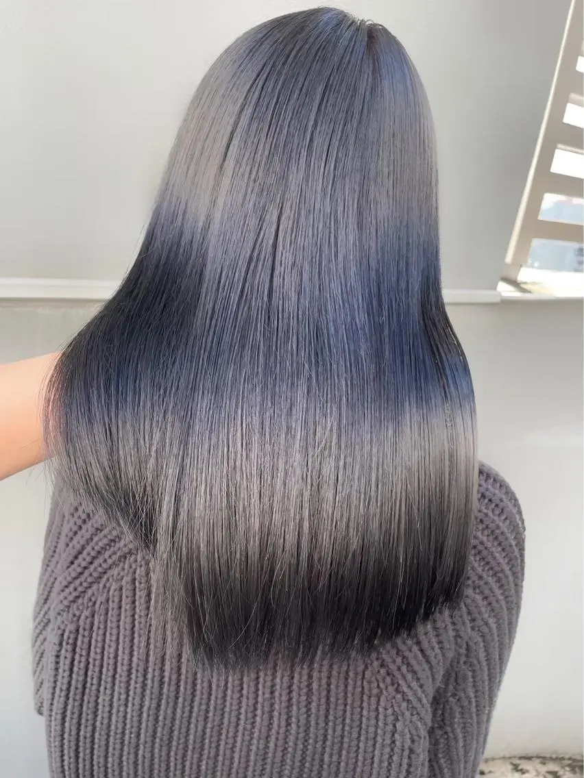 ロング カラー アッシュ アッシュグレー ブルーカラー 中村 彩乃のヘアスタイル