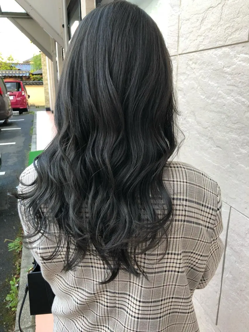 カラー 塩澤 悠希のヘアスタイル