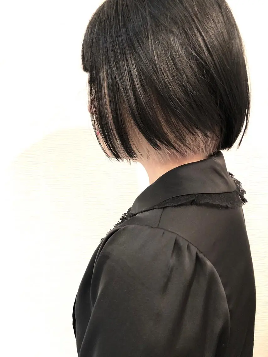 ショート カラー ベージュカラー 黒髪 ブリーチ インナーカラー ミルクティーベージュ ヘアカラー トリートメント 平川 友希子のヘアスタイル