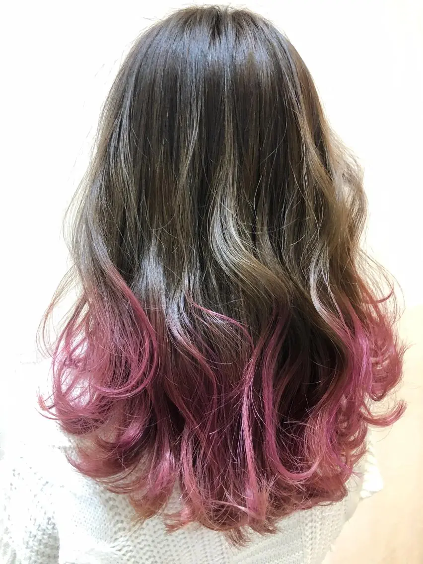 セミロング カラー サワタ ミサのヘアスタイル