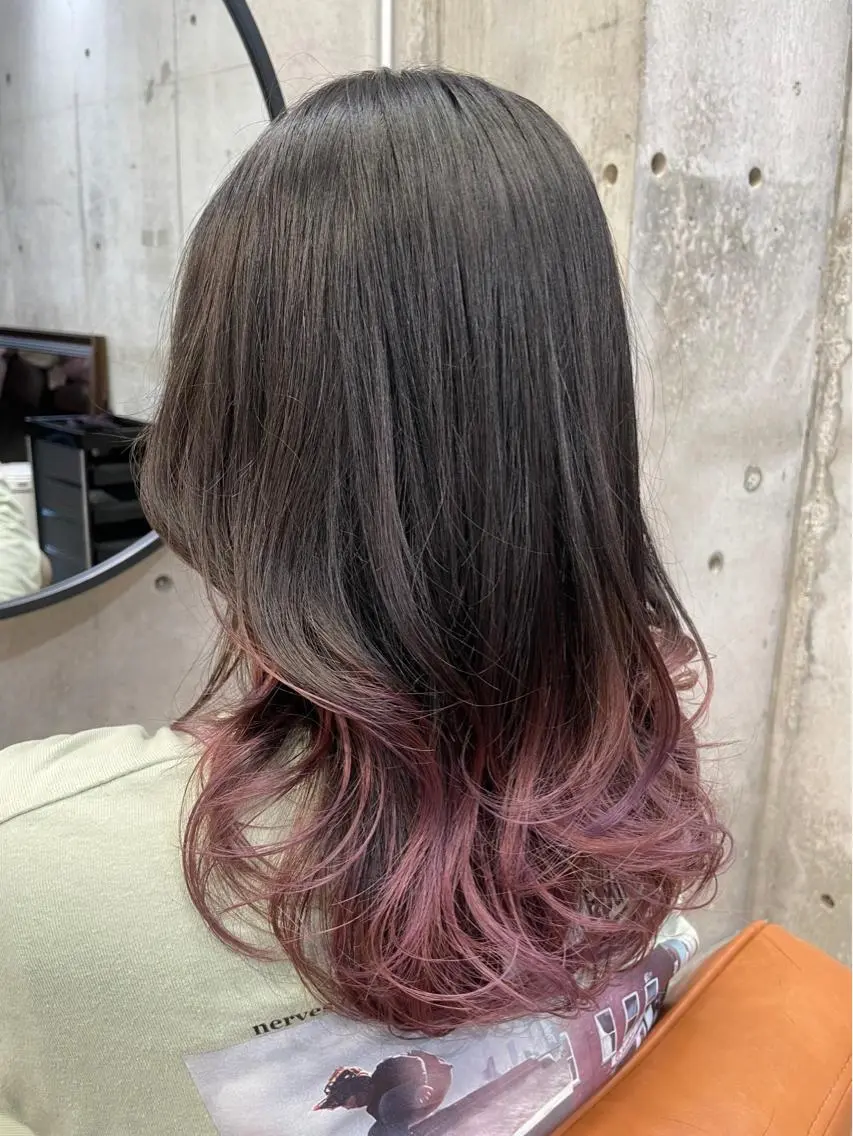 セミロング カラー セミロングパーマ 透明感カラー ハイライトカラー ハイトーンカラー インナーカラー 東 史夏のヘアスタイル