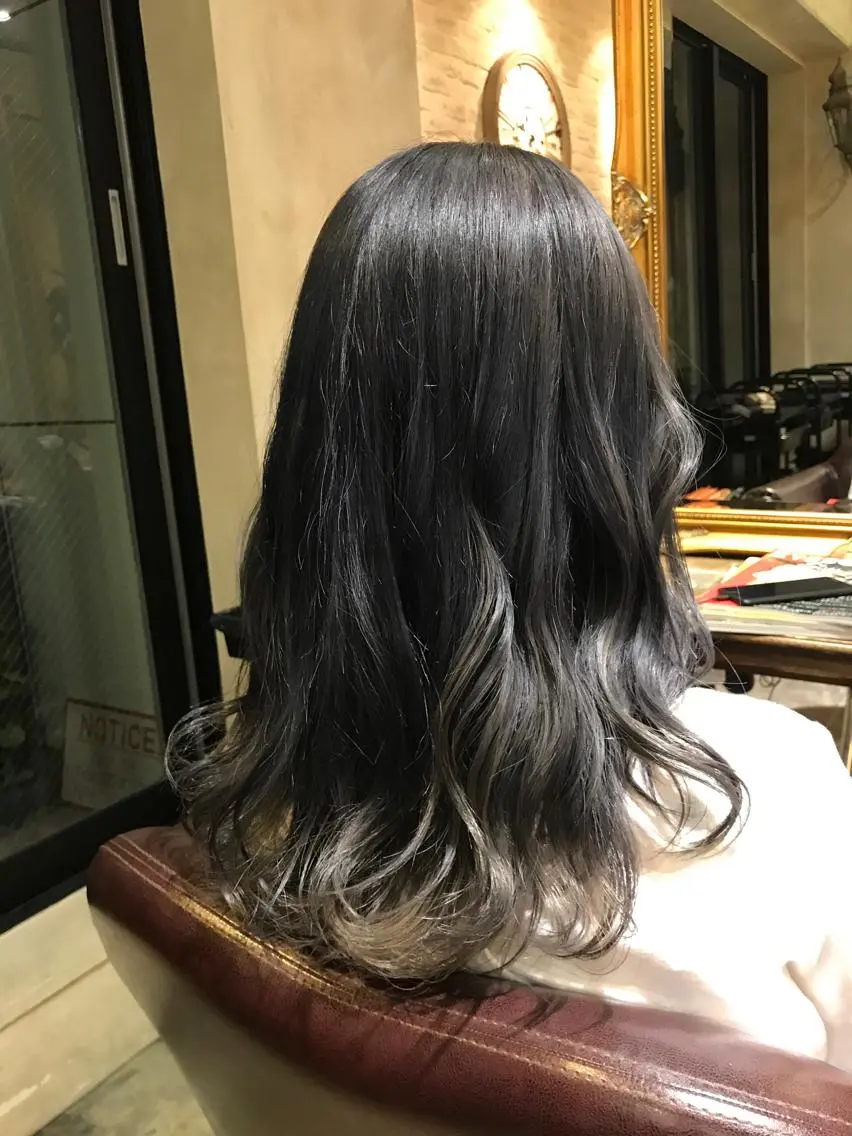 セミロング カラー ヘアアレンジ ダークグレー グラデーションカラー ハイライトカラー イルミナカラー ハイライト 🌈髪質改善💕 縮毛矯正✨青木まで✨のヘアスタイル