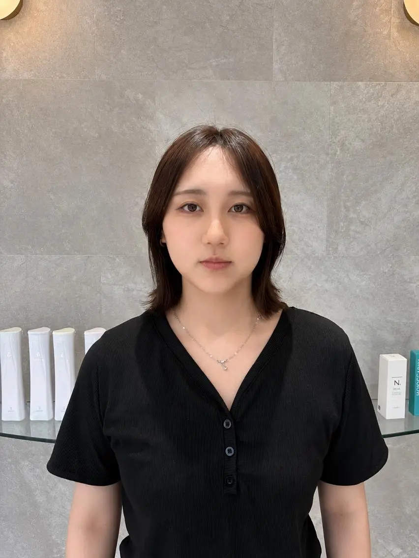 カラー アッシュ 透明感カラー 韓国ヘアケアブリーチ 莉奈のヘアスタイル
