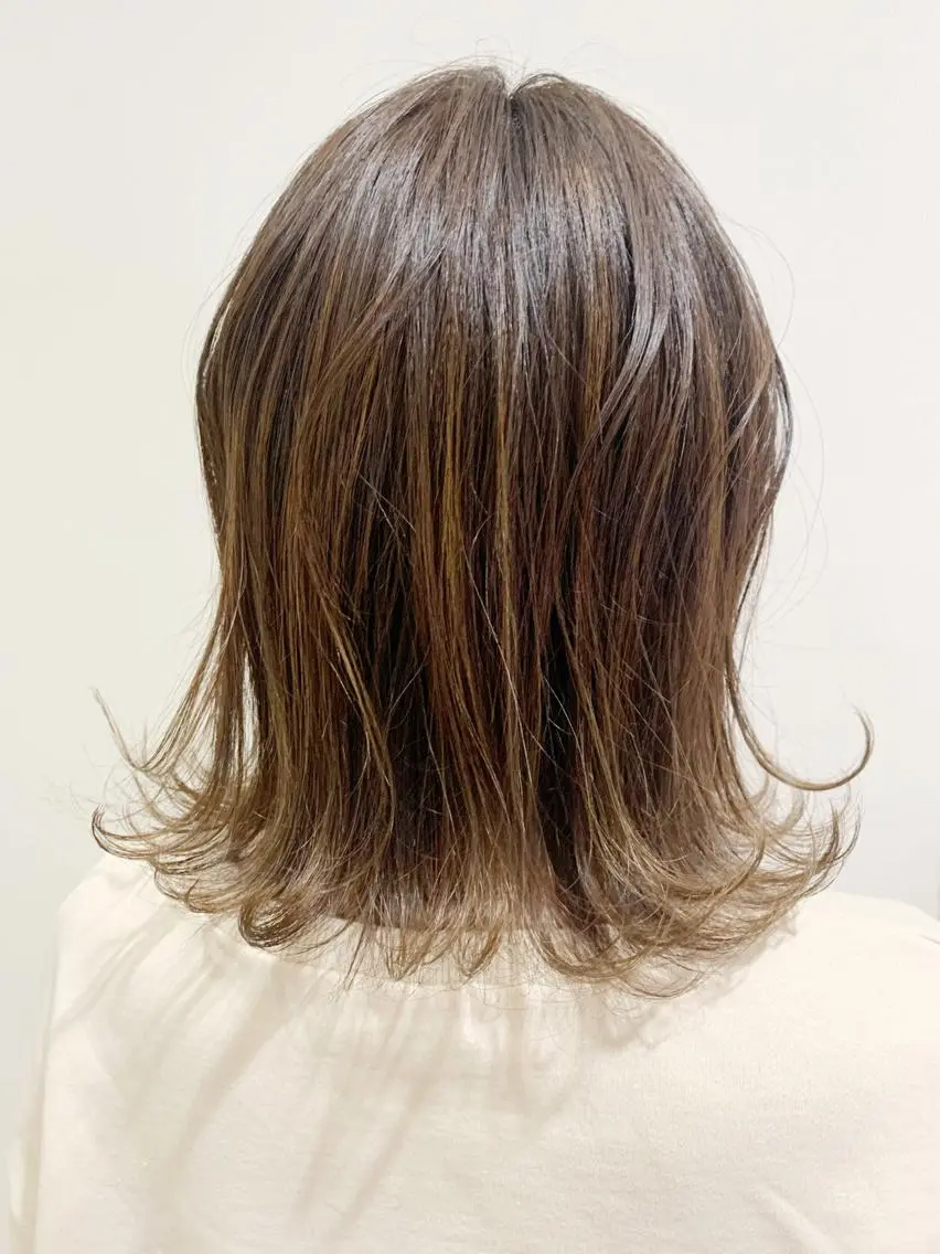 セミロング カラー ベージュカラー 透明感カラー 佐藤 美紅のヘアスタイル