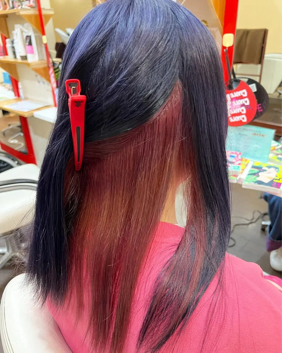 ミディアム カラー ブルーカラー ブルーラベンダー インナーカラー ラベンダーカラー ピンクカラー ヘアカラー まさき✂︎ブリーチ／ デザインカラーのヘアスタイル