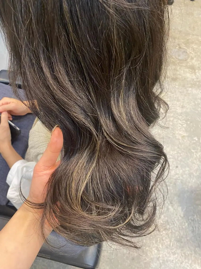 ロング カラー ハイライトカラー ハイライト やました もえかのヘアスタイル