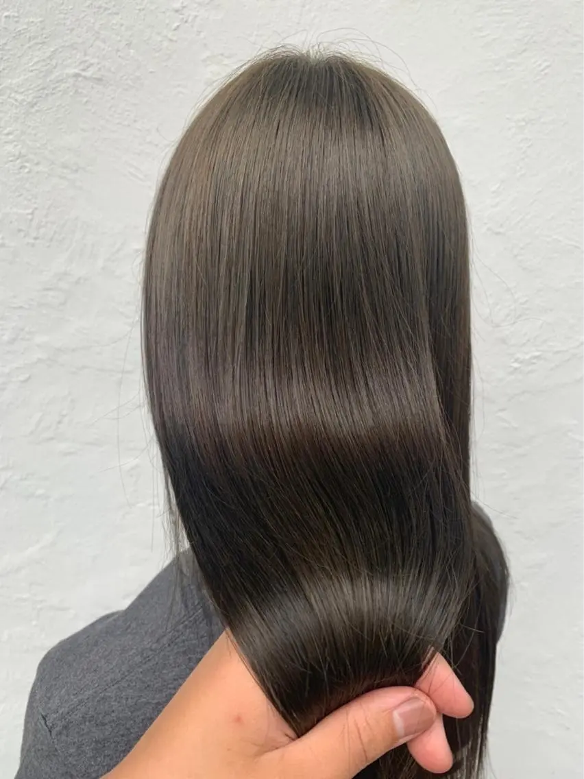 カラー KOKORO 中村 朱里のヘアスタイル