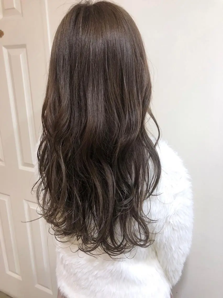 ロング カラー カット ヘアカラー トリートメント MIOベージュカラー 柔らかいカラーのヘアスタイル