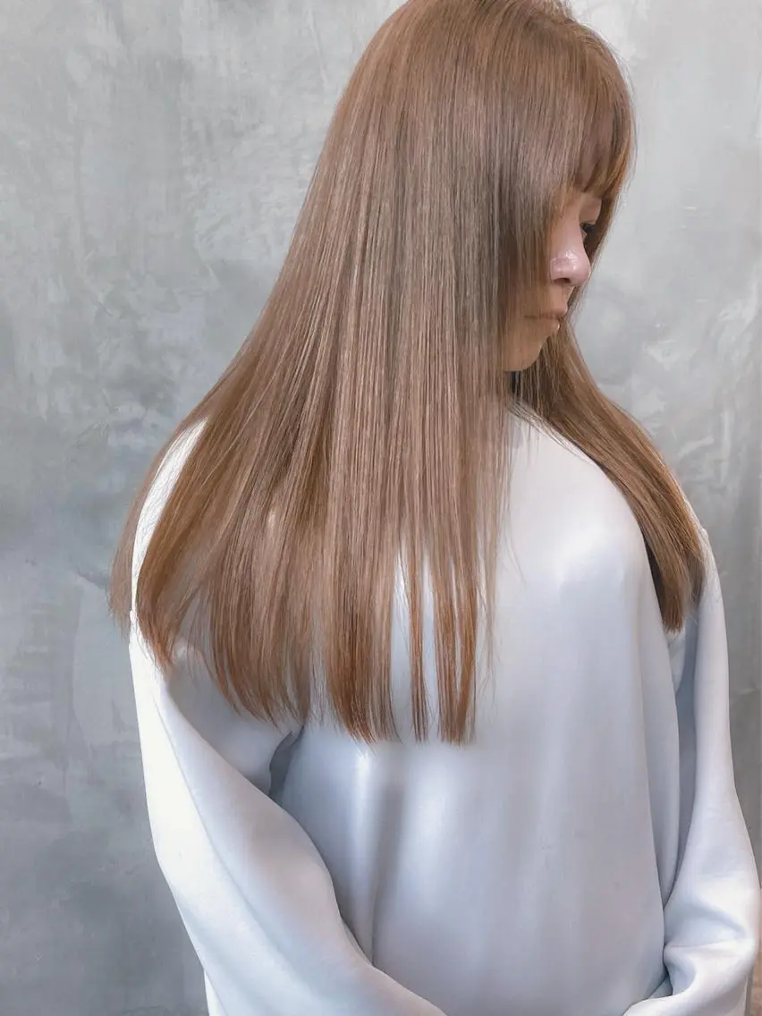 ロング カラー ベージュカラー カット ヘアカラー トリートメント TOMO GEEKS代表のヘアスタイル