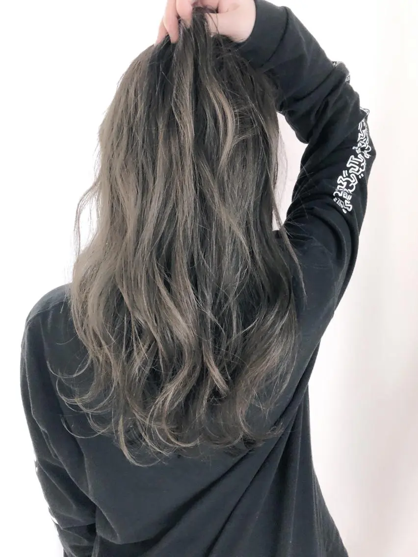 セミロング アッシュ アッシュグレー アッシュグレージュ ハイライト バレイヤージュ 藤沢 ハイライト竹内ケンゴのヘアスタイル