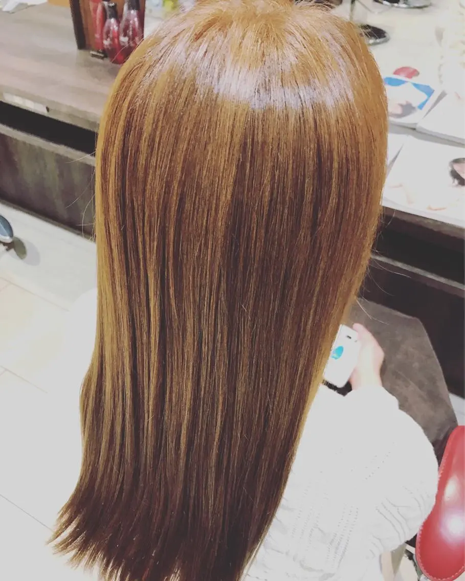 カラー アッシュ ベージュカラー コミヤ チナミのヘアスタイル