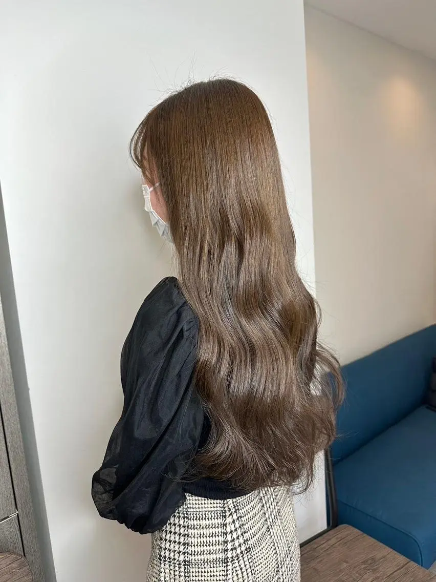 セミロング カラー パーマ ヘアアレンジ アディクシーカラー アッシュ バレイヤージュ ベージュカラー ブリーチ newi grande 横浜店のヘアスタイル
