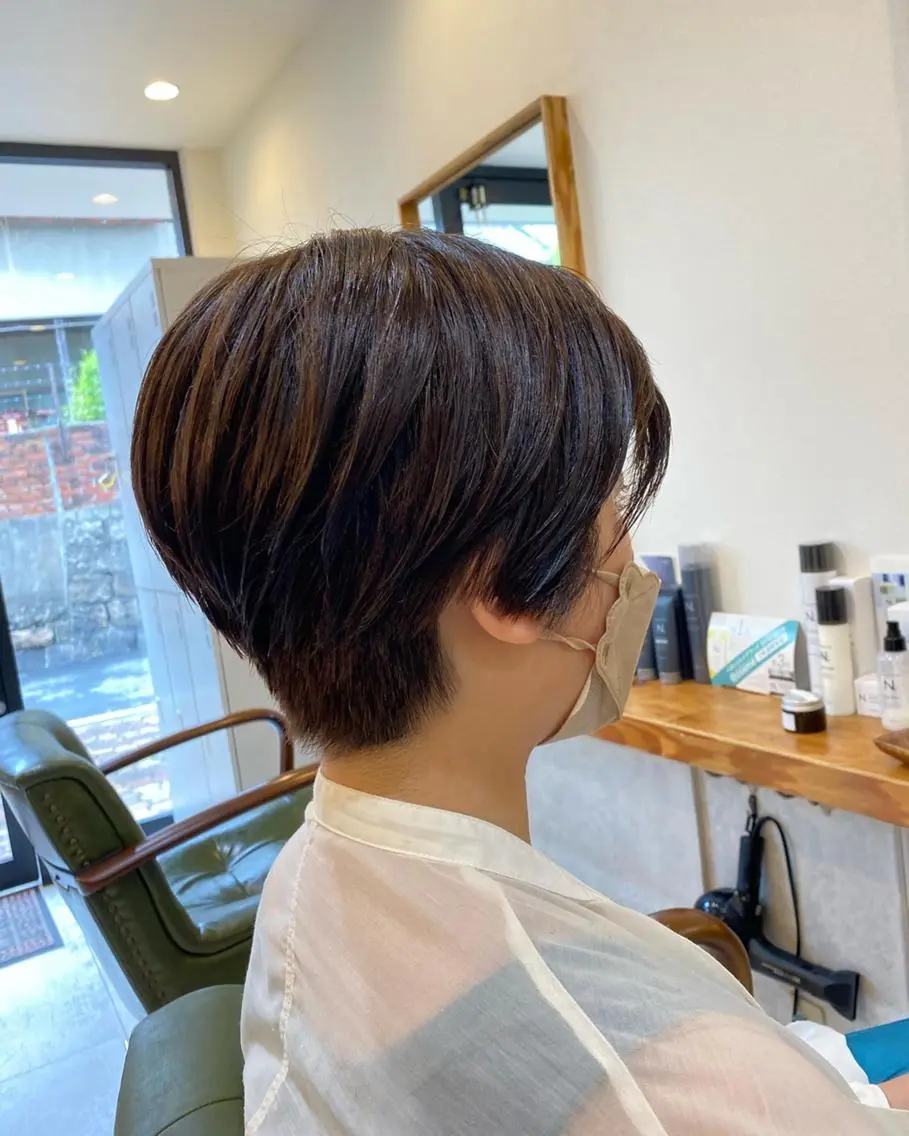 ショート カラー アディクシーカラー グレージュ ショートヘア 刈り上げ カット ヘアカラー トリートメント エイトウメダ 店長　稲尾友則のヘアスタイル