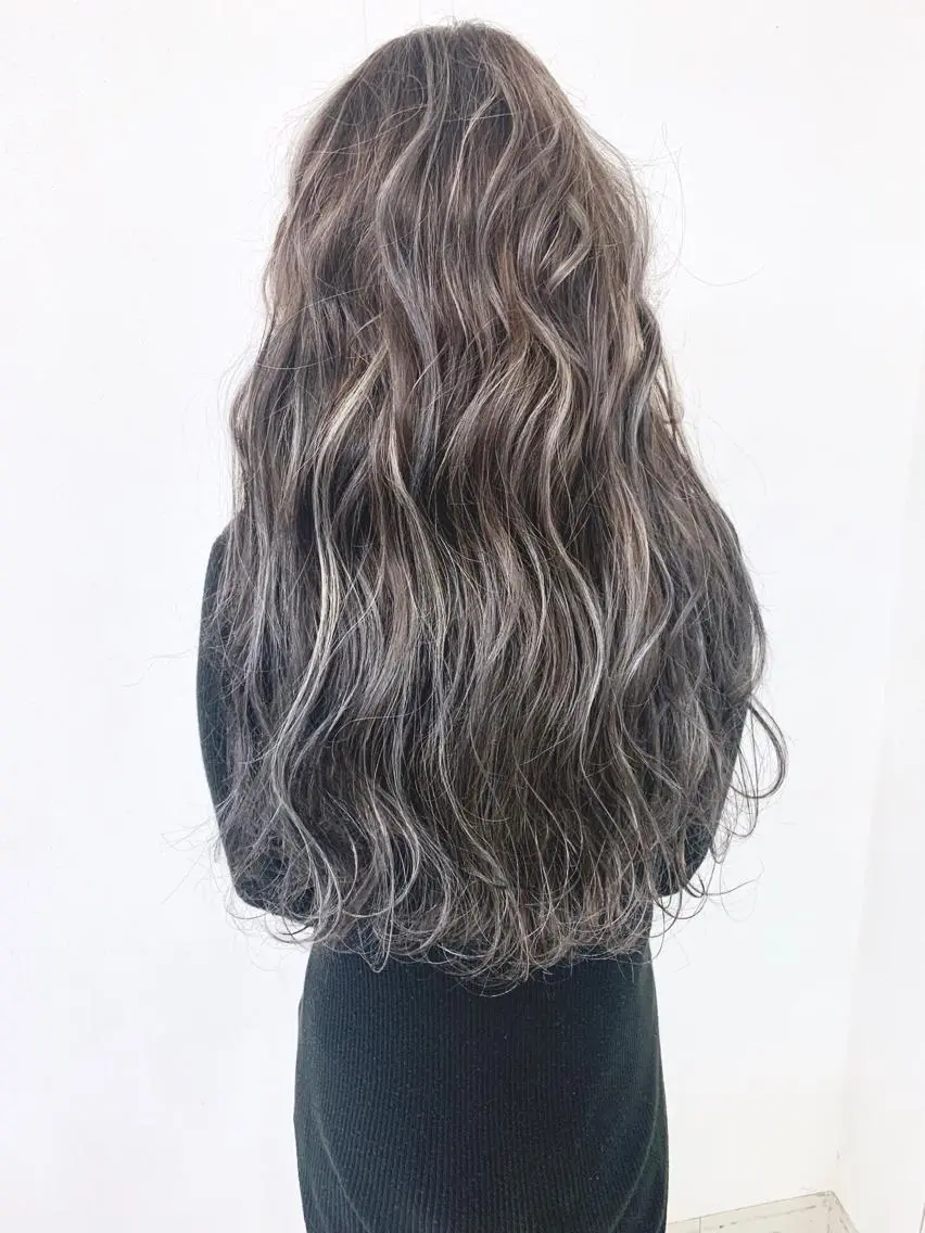 ロング ハイライト 穐田 司樹のヘアスタイル