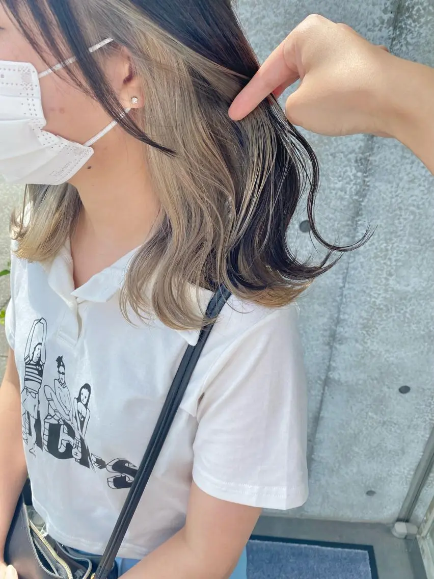 ミディアム カラー ベージュカラー ブリーチ ホワイトベージュ カット ヘアカラー エクステ/ハイトーン /インナー礒野朱里のヘアスタイル