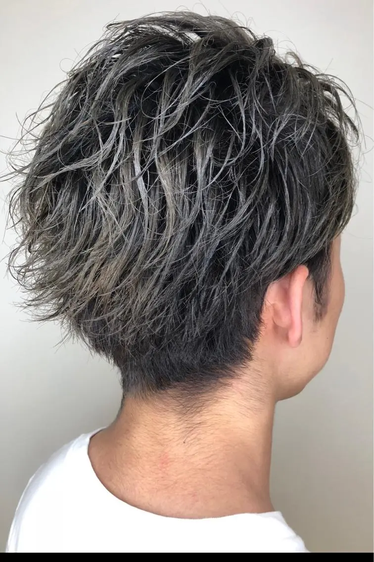 ミディアム カラー メンズ メンズブリーチ ブリーチ ケアブリーチ ダブルカラー グラデーションカラー メンズヘア特化 崎田 成人のヘアスタイル