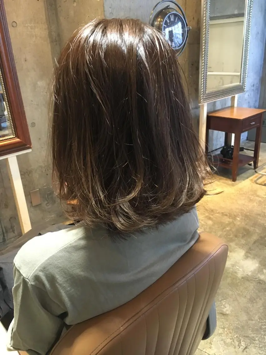 ミディアム カラー グラデーションカラー グレージュ 北條 優輝のヘアスタイル
