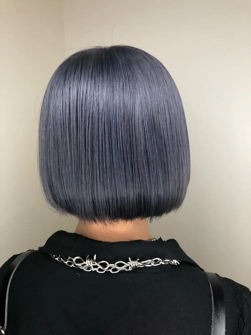 カラー ウルフカット/吉村 桃子のヘアスタイル