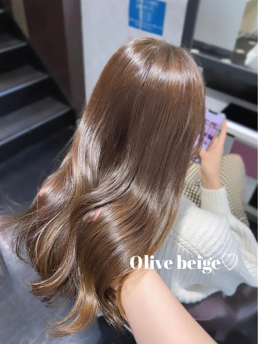 ロング カラー アッシュ ベージュカラー ブラウンカラー ミルクティーベージュ オリーブアッシュ ヘアカラー トリートメント 艶髪 ♡Tomiyaのヘアスタイル
