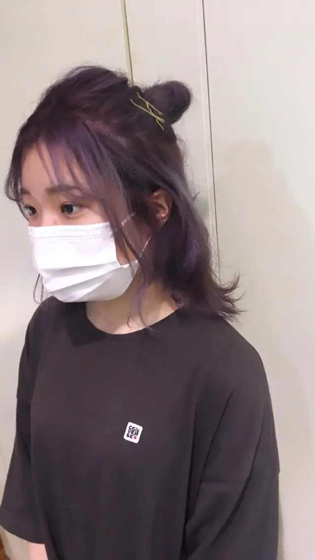 ミディアム ヘアアレンジ お団子ヘア パープルカラー 中村 碧のヘアスタイル