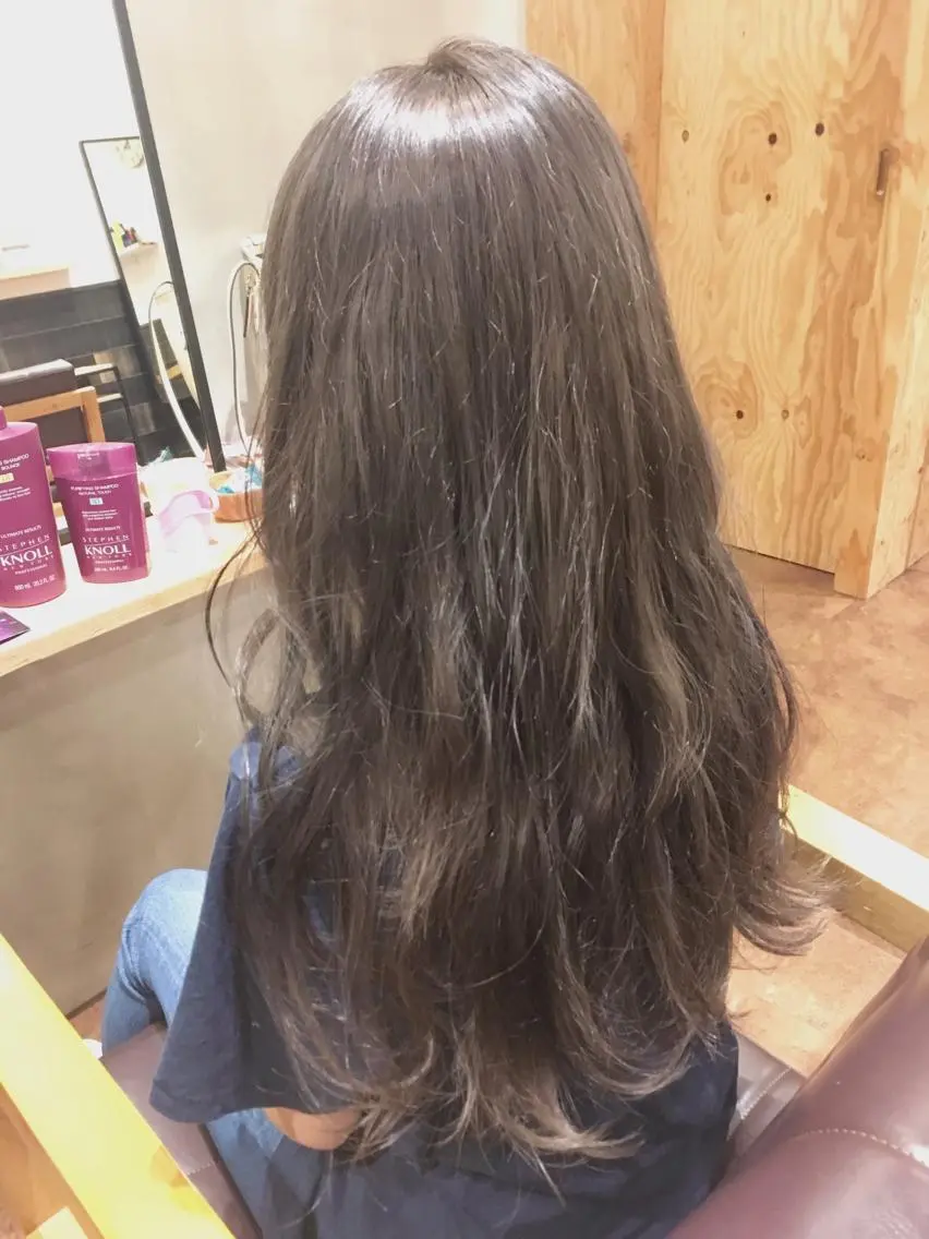 ロング カラー ヘアアレンジ 栗林 実莉のネイルデザイン