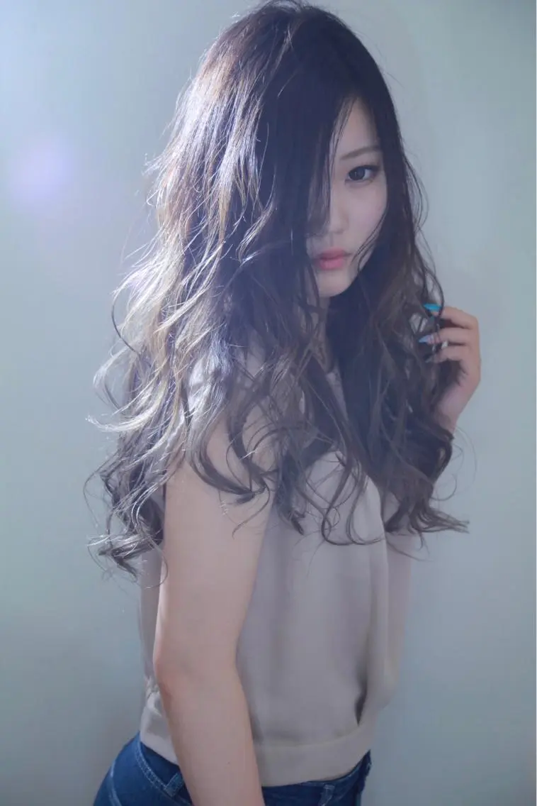 ロング 伊藤 裕貴のヘアスタイル
