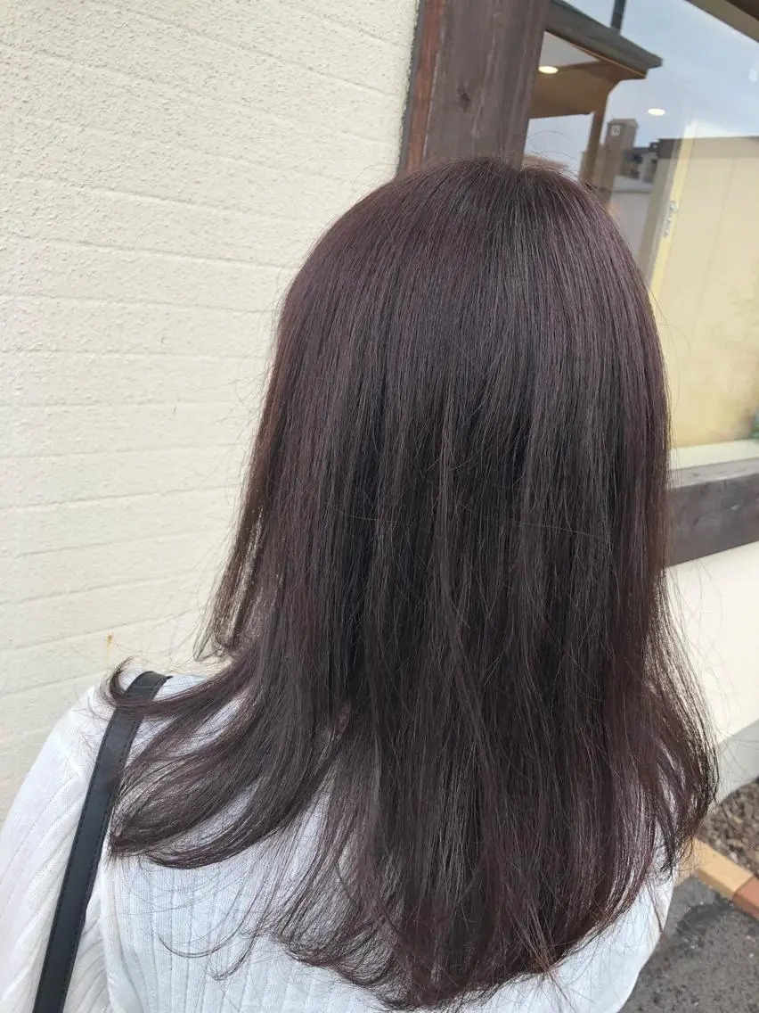 ミディアム カラー 榧木 萌香のヘアスタイル
