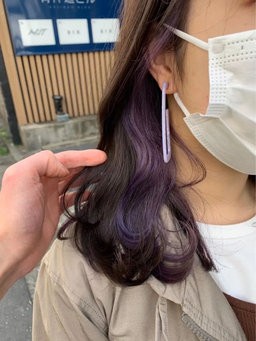 セミロング カラー インナーカラー バイオレットカラー 暖色カラー🍊 せきゆうかのヘアスタイル