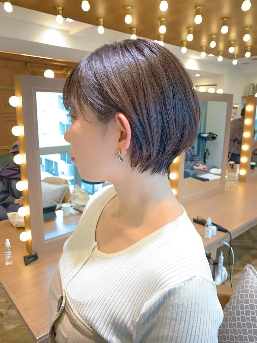 ショート 切りっぱなしボブ ハンサムショート ボブ ハイライト ショートヘア Lond enikaのヘアスタイル