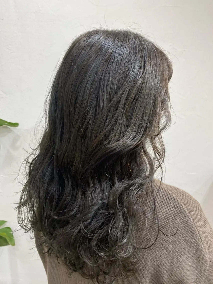 セミロング カラー パーマ ヘアアレンジ セミロングパーマ ブルーカラー ブルージュ 透明感カラー デジタルパーマ 暗髪カラー🫐パーマ おくだりんかのヘアスタイル