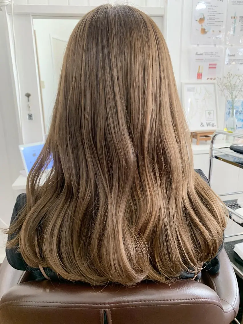 セミロング カラー AYARIのヘアスタイル