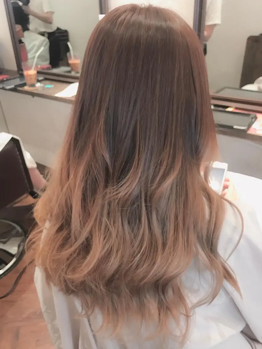ロング カラー ブリーチ グラデーションカラー 小森谷 亮太のヘアスタイル