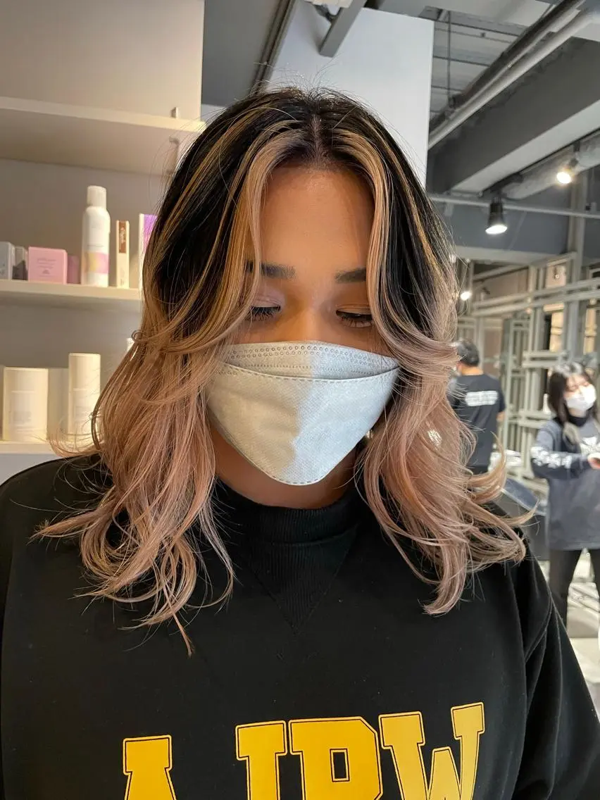 ミディアム カラー バレイヤージュ レイヤーカット ブリーチ👩‍🦳/ ‪✂︎MANAMIのヘアスタイル