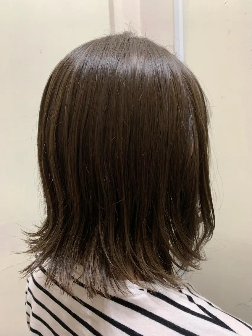 ミディアム カラー ベージュカラー ミルクティーベージュ ボブ 外ハネヘア カット ヘアカラー 村上 吉斗のヘアスタイル