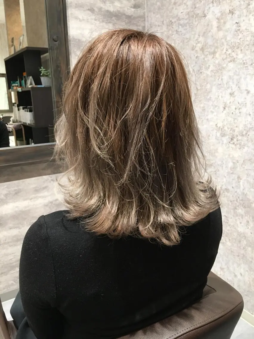 ミディアム カラー ベージュカラー グラデーションカラー Blanco Color&Careのヘアスタイル