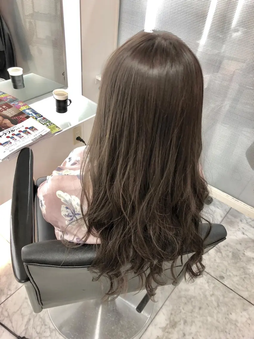 ロング カラー アッシュ ベージュカラー 田村拓巳 韓国風、髪質改善のヘアスタイル