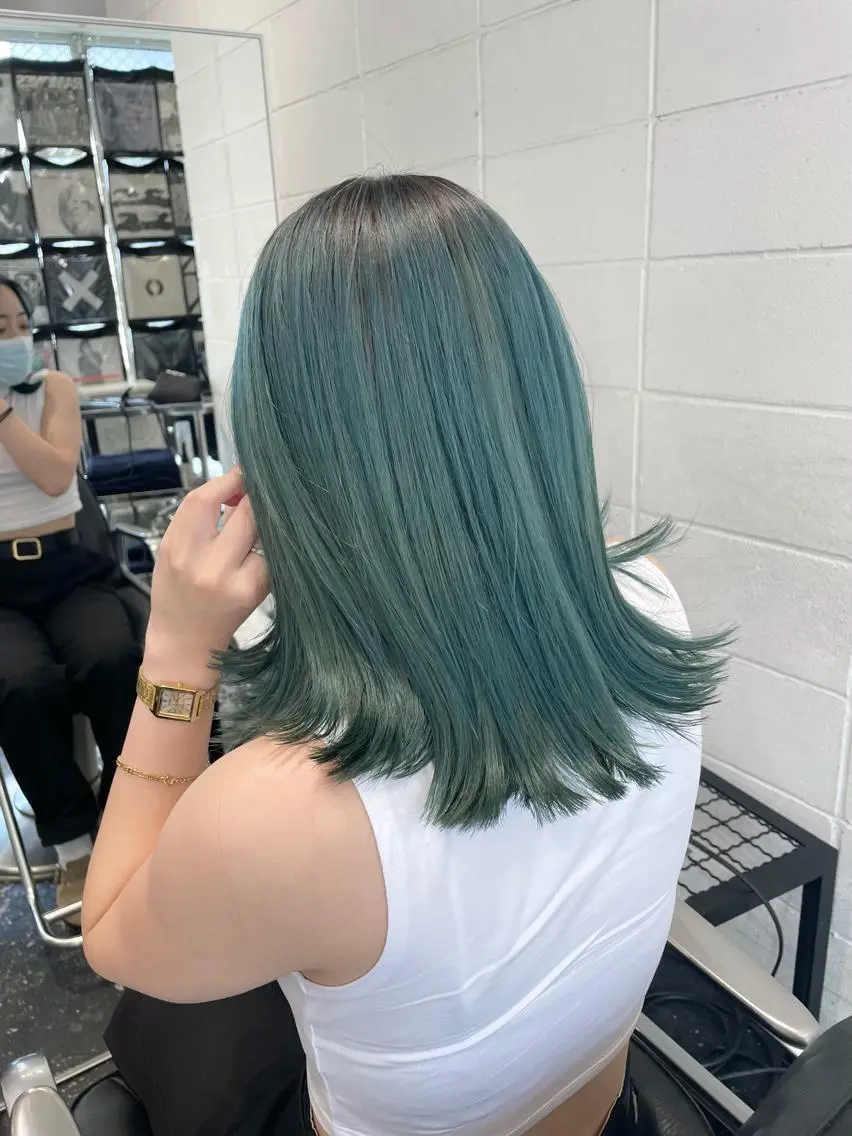 セミロング カラー パーマ ヘアアレンジ メンズ キッズ ネイル マツエク・マツパ アイブロウ メンズブリーチ ブリーチ ブルーカラー ブルー グリーン カット ヘアカラー トリートメント 艶ハイトーン/ヘア アレンジAYAKAのヘアスタイル
