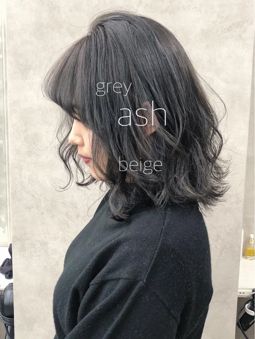 ミディアム カラー アッシュ アッシュグレー アッシュグレージュ ブリーチ グレージュ 柔らかbeige モトキのヘアスタイル