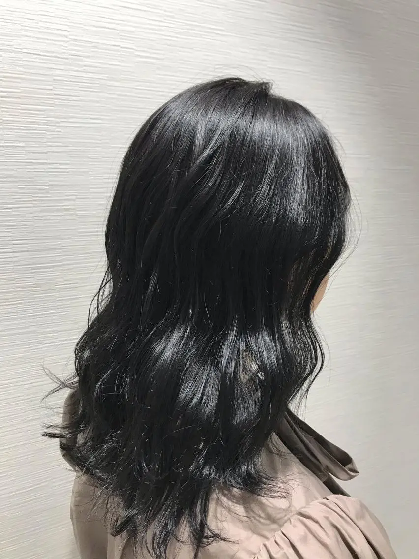 セミロング カラー 黒髪 ブルーカラー ブルーブラック 【東北メンズヘア1 位受賞🥇】本間祐太のヘアスタイル
