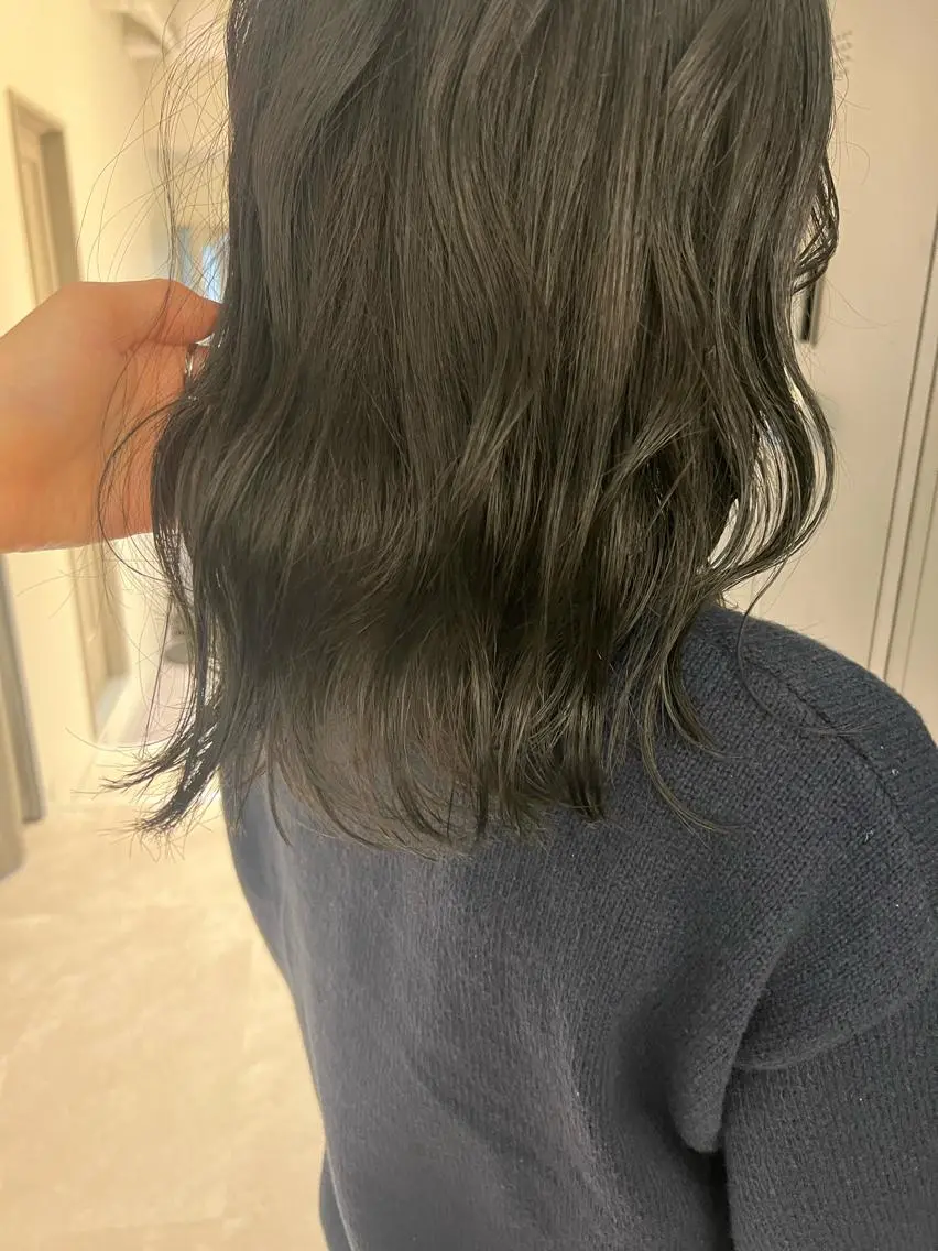 ミディアム カラー ダークグレー 暗髪カラー🫐パーマ おくだりんかのヘアスタイル