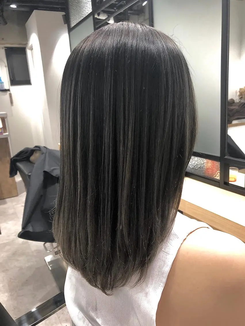 ミディアム カラー バレイヤージュ レイヤーカット 白髪ぼかしハイライト バレイヤージュヤマトのヘアスタイル