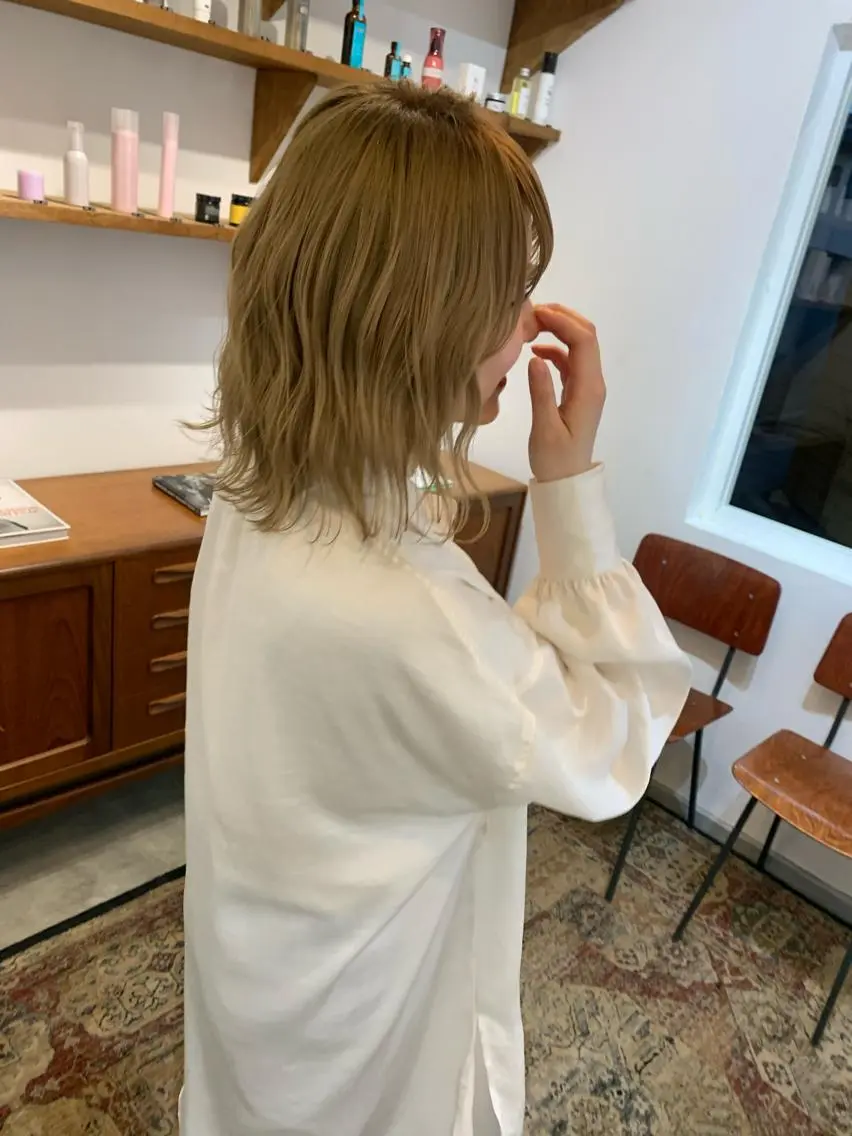 ミディアム カラー wakana/ 柔らかベージュカラーのヘアスタイル