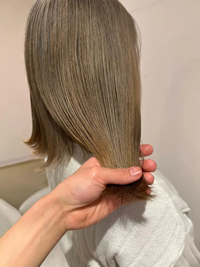 ミディアム カラー レイヤー×艶髪特化 マネージャー安藤光司のヘアスタイル