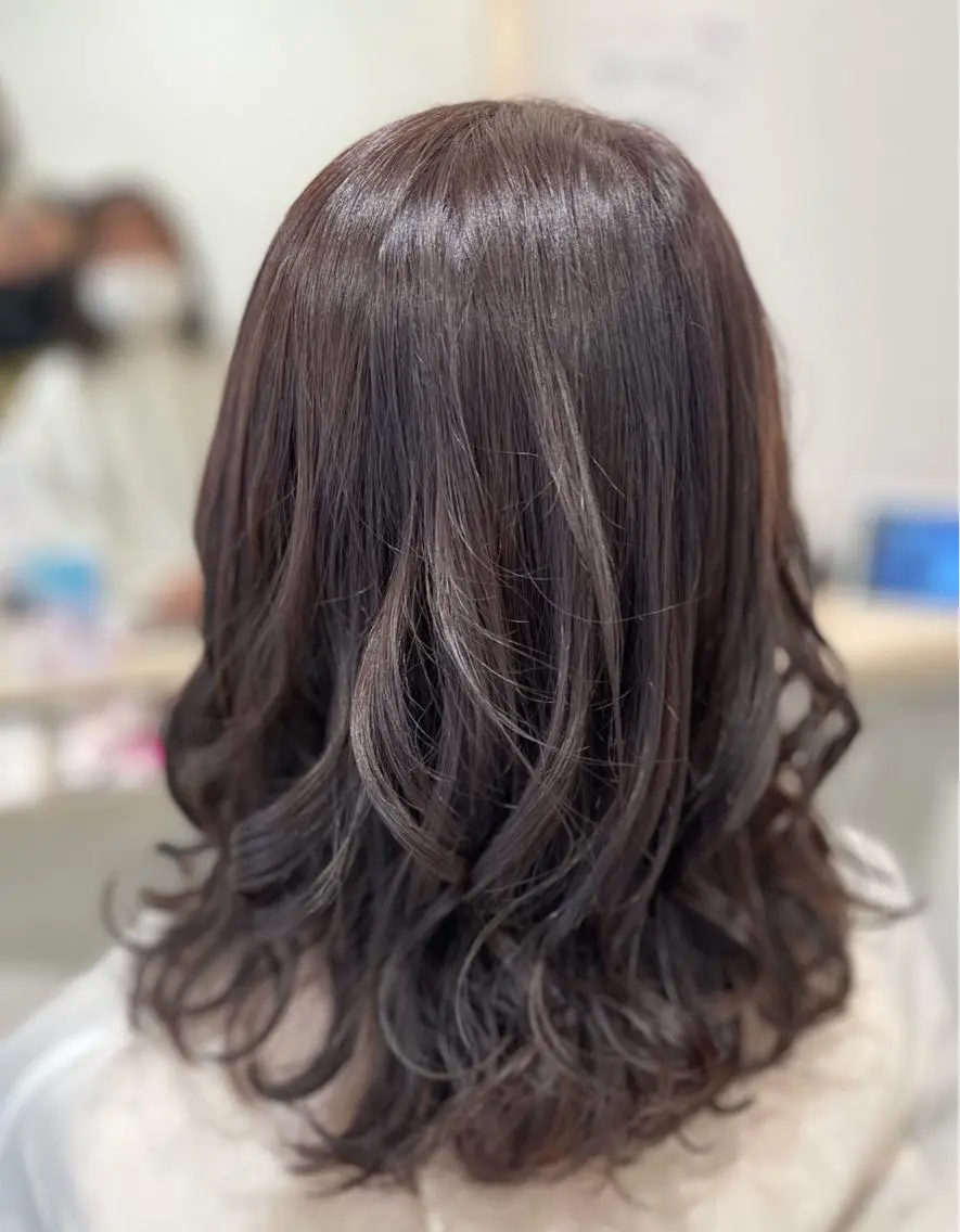 セミロング カラー ベージュカラー 透明感カラー パープルカラー ヘアカラー トリートメント カぺリベラ 寝屋川店のヘアスタイル