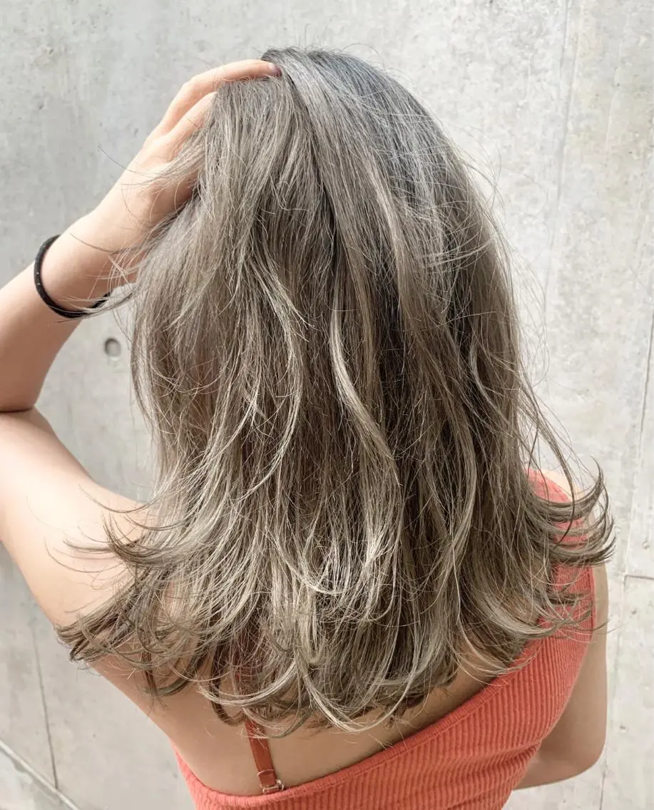 セミロング カラー box mico. mutsumiのヘアスタイル