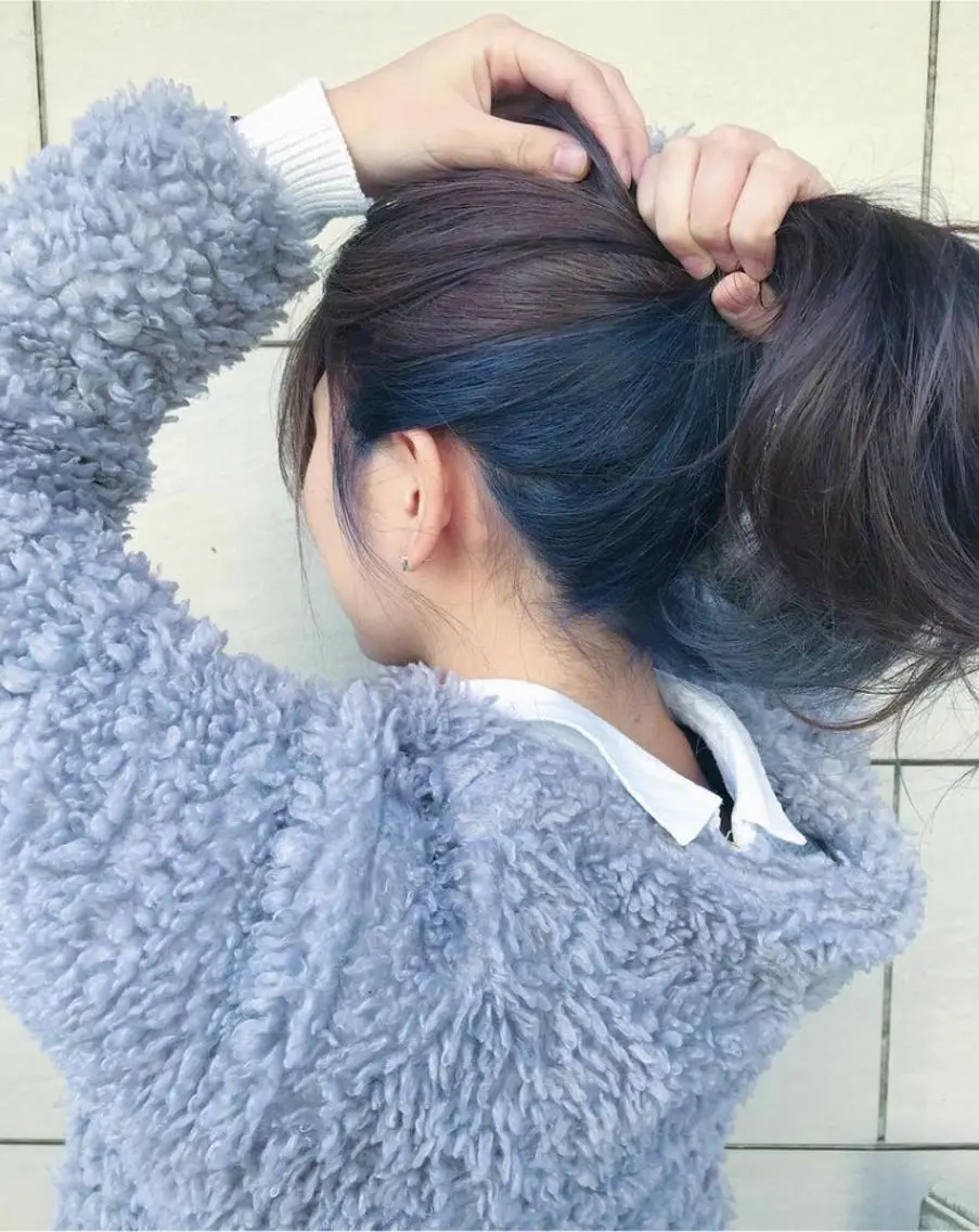 セミロング カラー ブリーチ ブルーカラー 有馬ミク🌈 似合わせ美容師のヘアスタイル